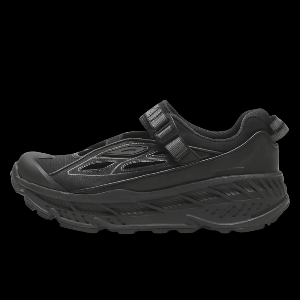 STINSON BREEZE BLACK CARBON BLACK | AREA 02 — Asia's Premier